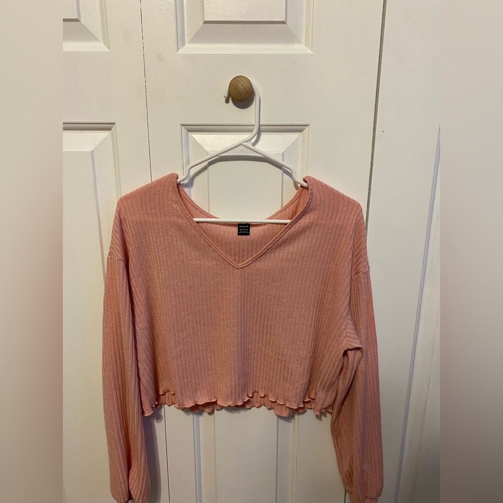 womens small cropped loose oversized light pink long sleeve shirt